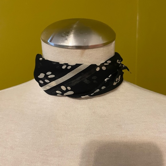 Silky vintage style scarf - Picture 5 of 7